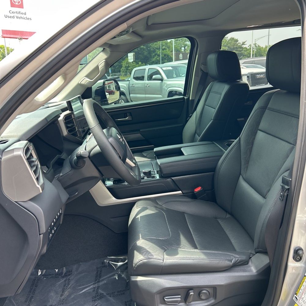 2024 Toyota Sequoia SR5
