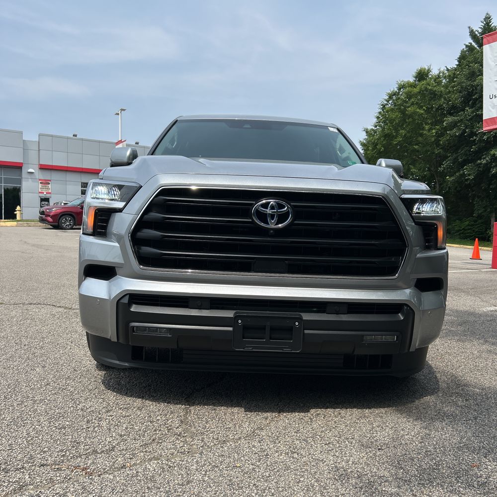 2024 Toyota Sequoia SR5