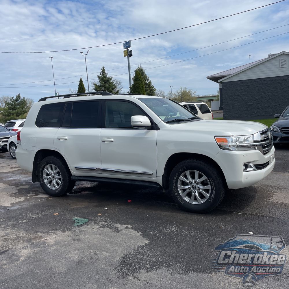 2017 Toyota Land Cruiser Base