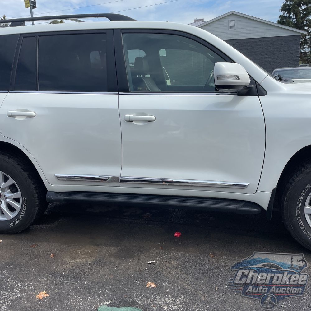 2017 Toyota Land Cruiser Base