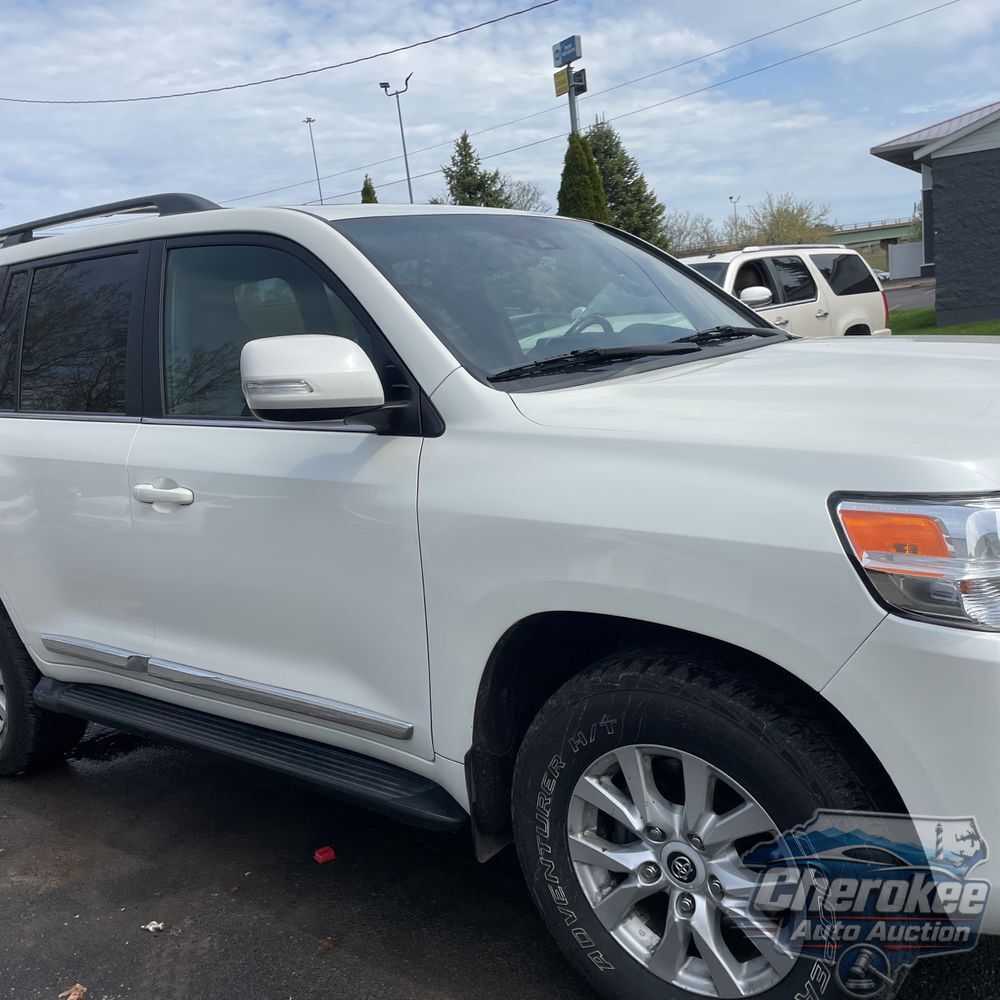 2017 Toyota Land Cruiser Base