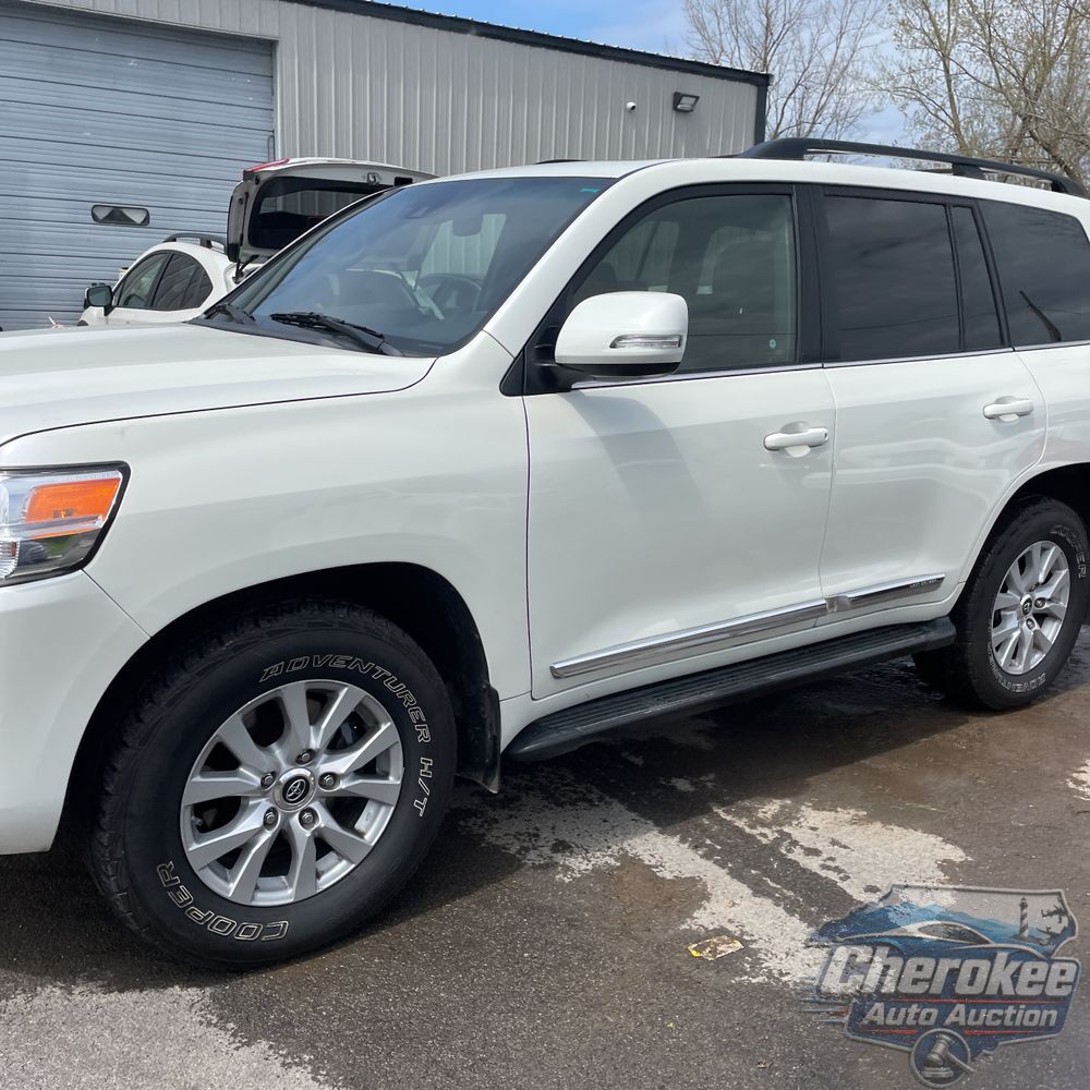 2017 Toyota Land Cruiser Base