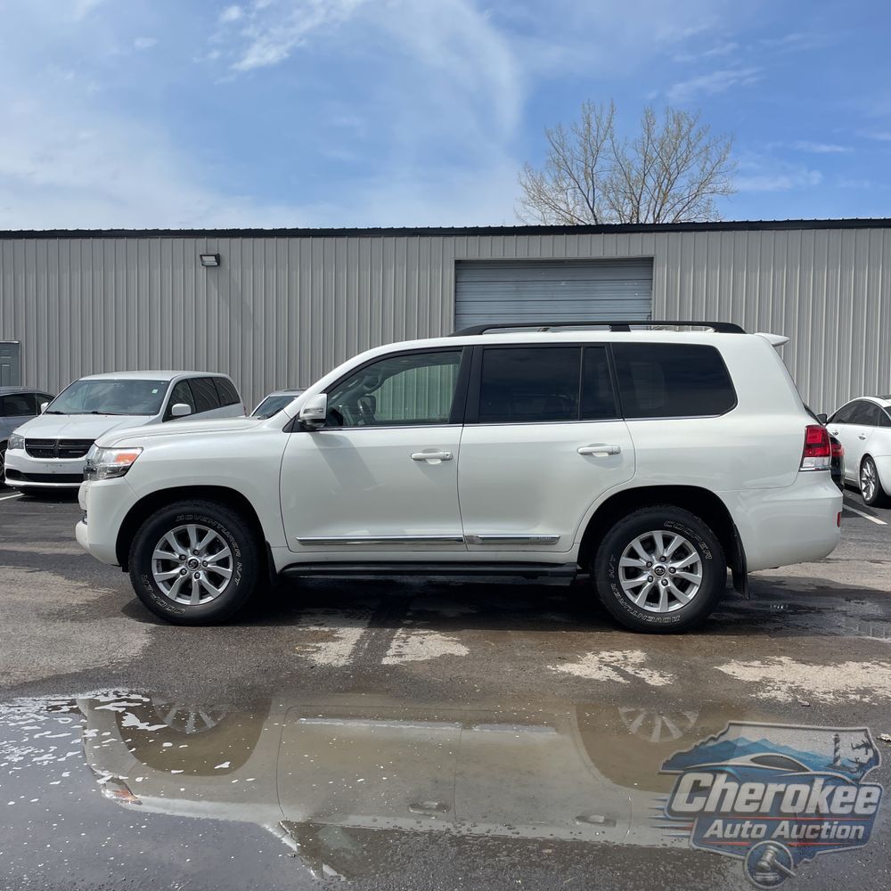 2017 Toyota Land Cruiser Base