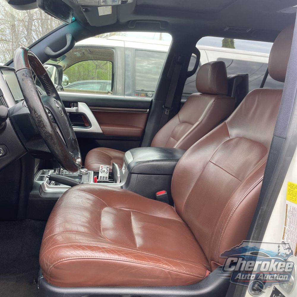2017 Toyota Land Cruiser Base