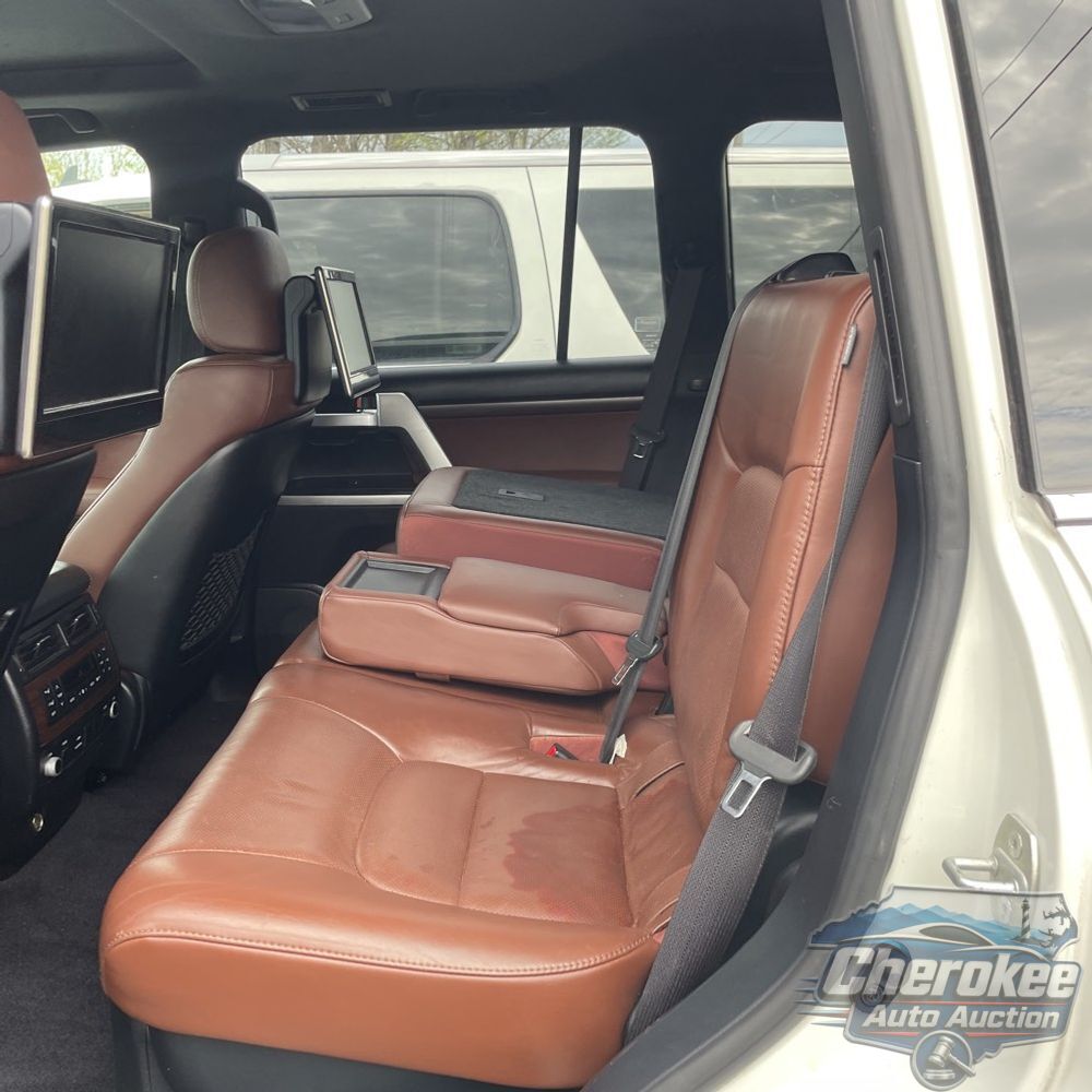 2017 Toyota Land Cruiser Base