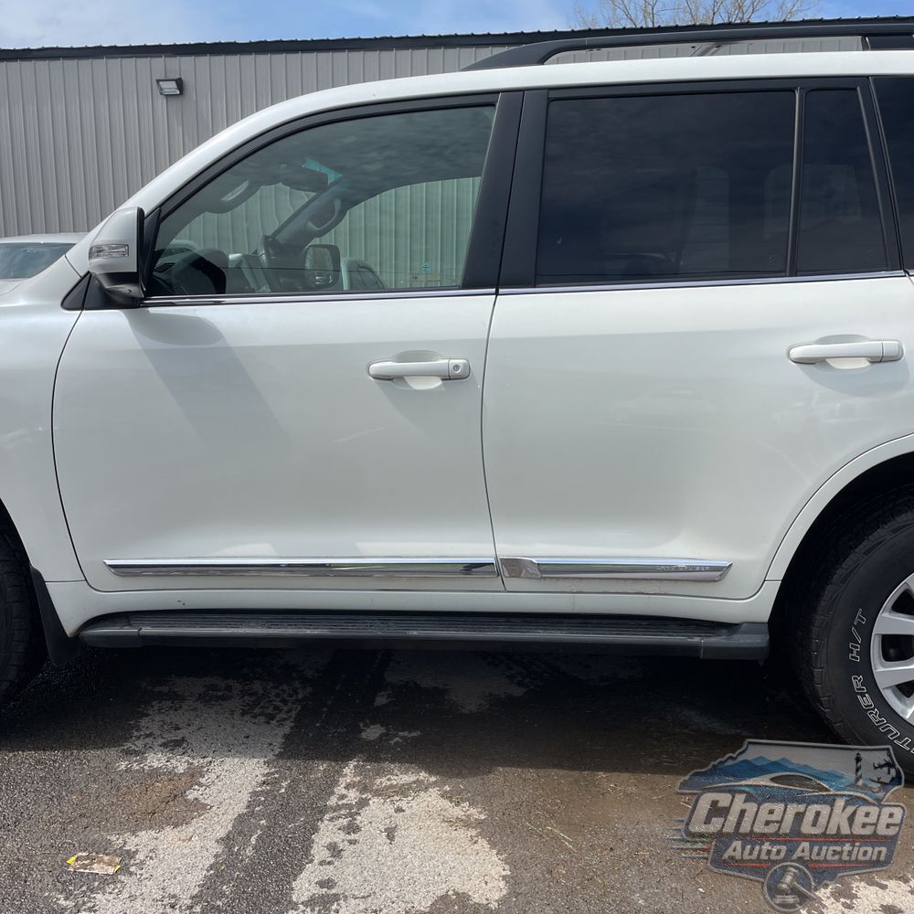 2017 Toyota Land Cruiser Base