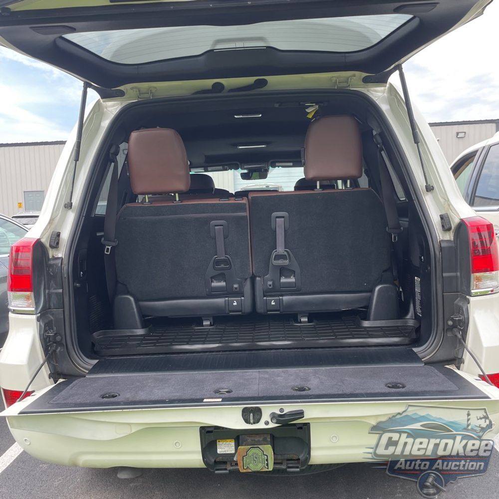 2017 Toyota Land Cruiser Base