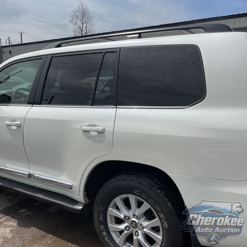 2017 Toyota Land Cruiser Base