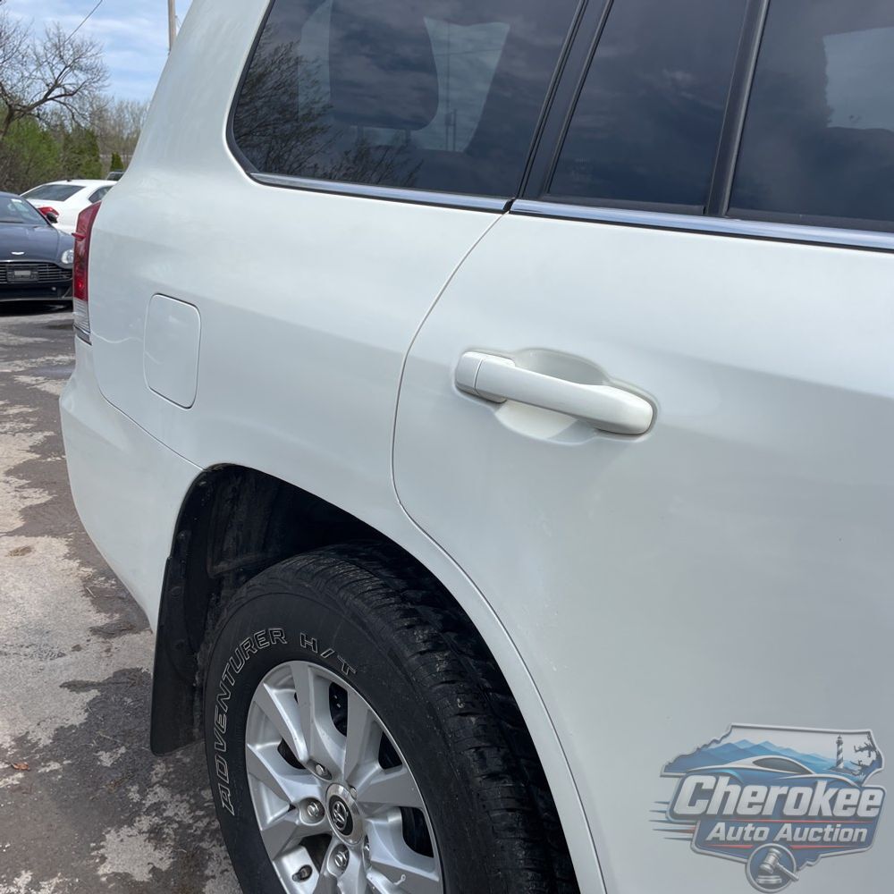 2017 Toyota Land Cruiser Base