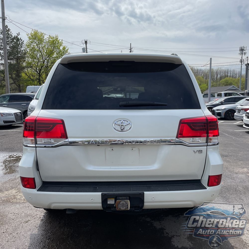 2017 Toyota Land Cruiser Base