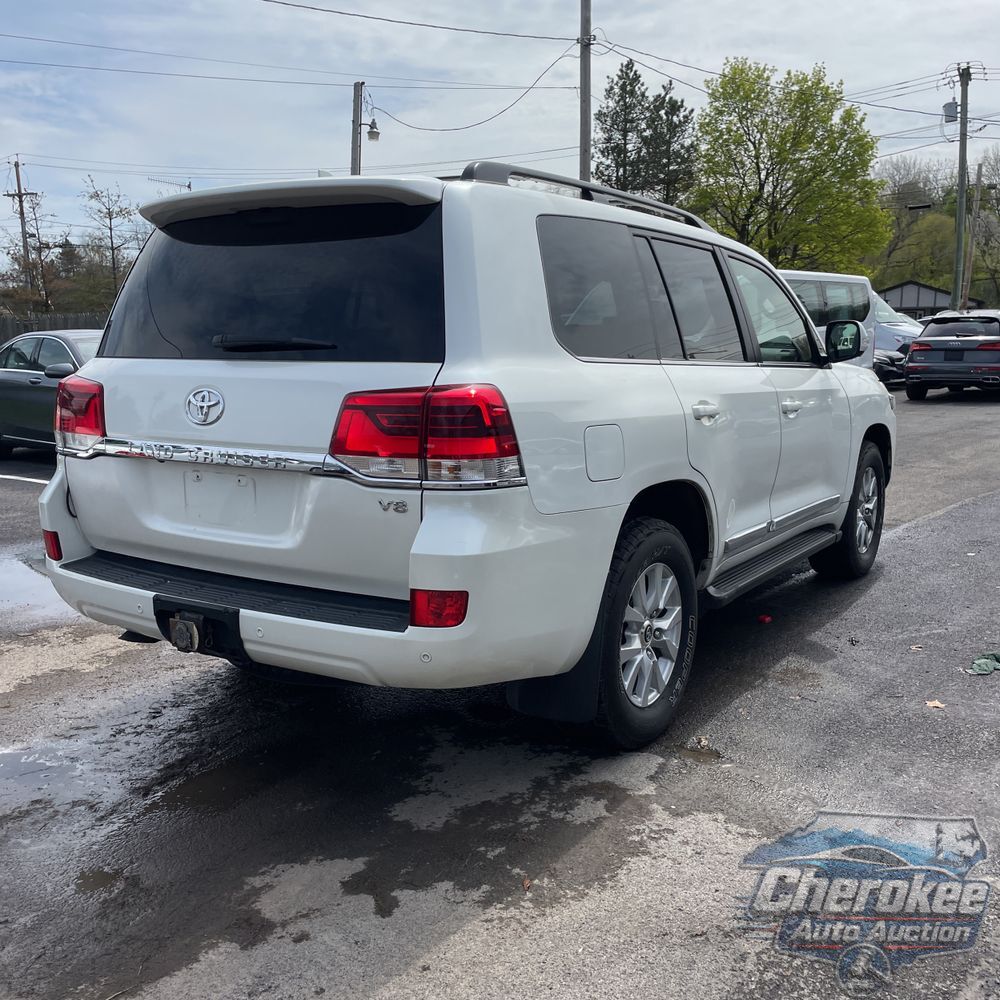 2017 Toyota Land Cruiser Base