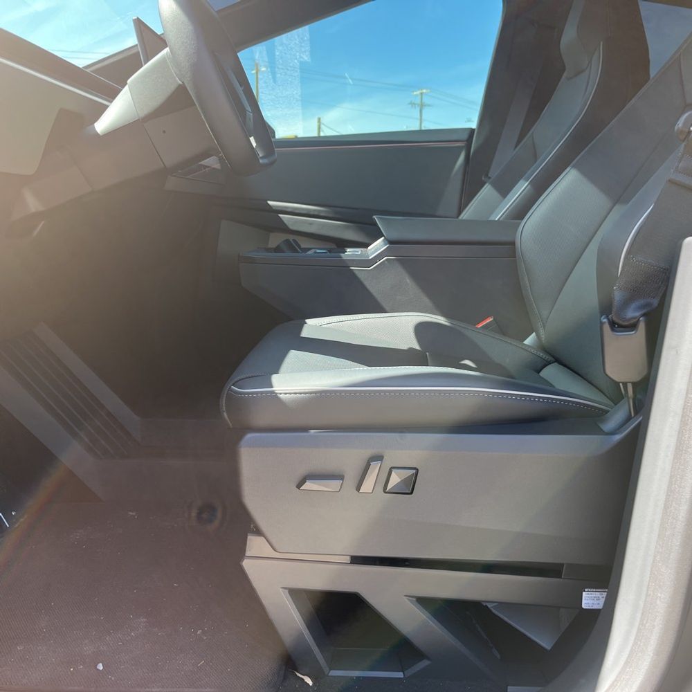 2025 Tesla Cybertruck Base