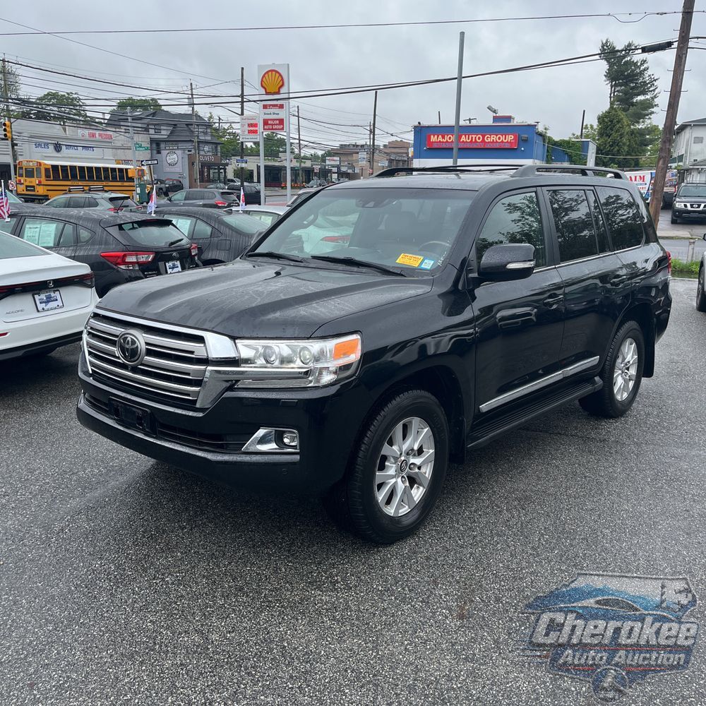 2017 Toyota Land Cruiser Base