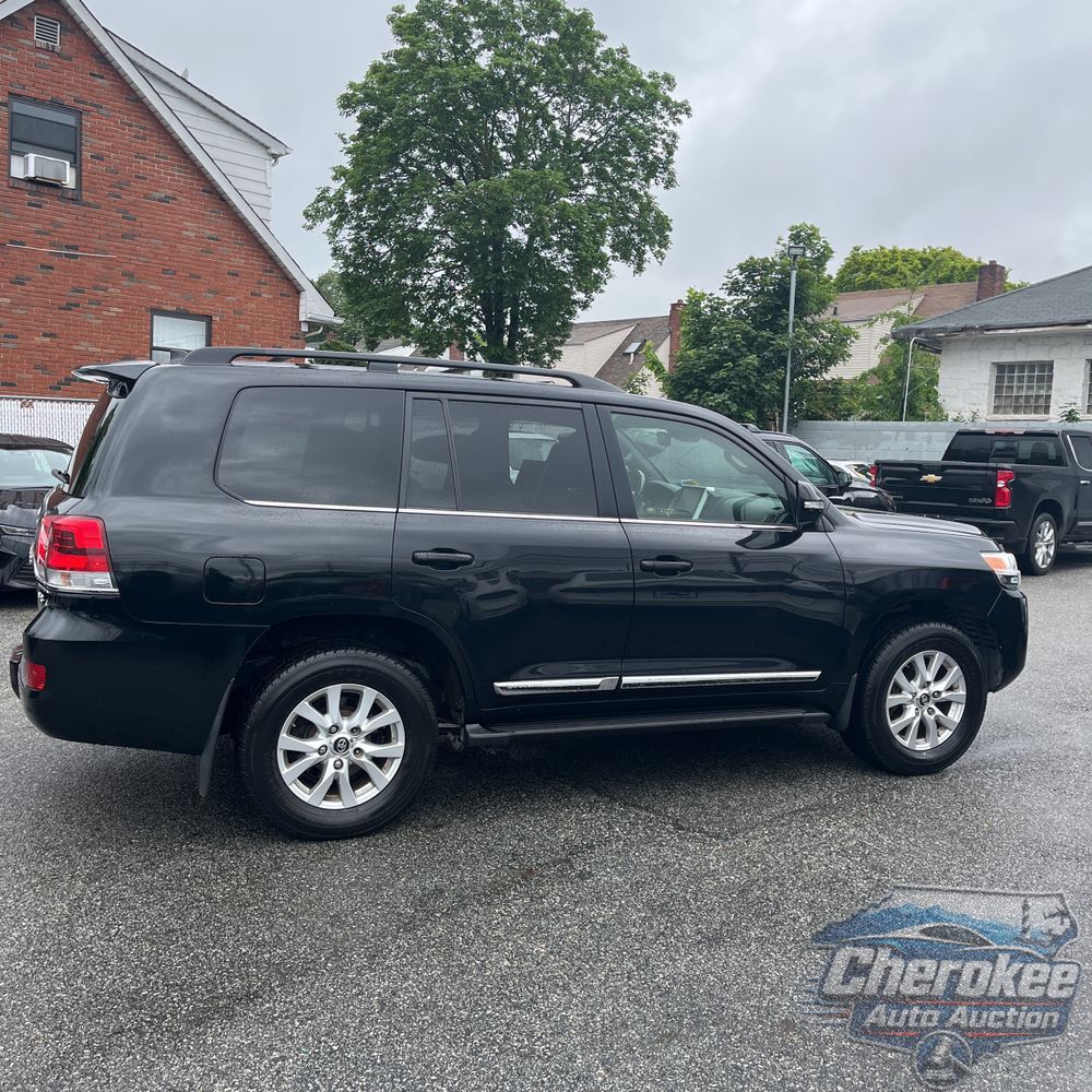 2017 Toyota Land Cruiser Base