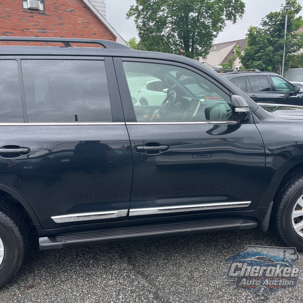 2017 Toyota Land Cruiser Base