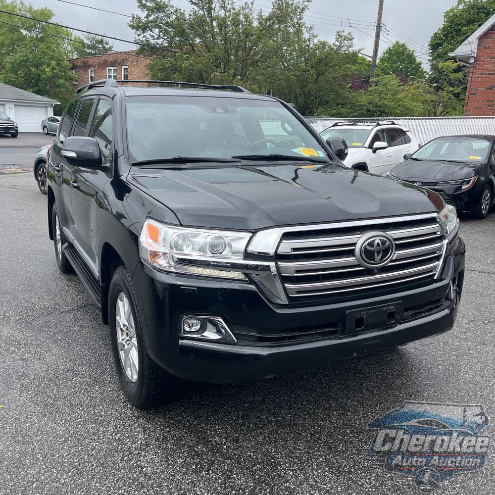 2017 Toyota Land Cruiser Base
