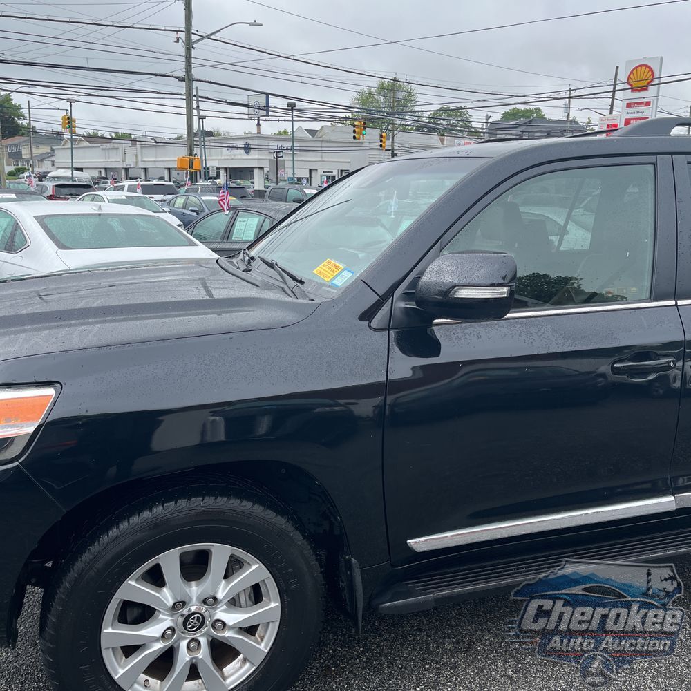 2017 Toyota Land Cruiser Base