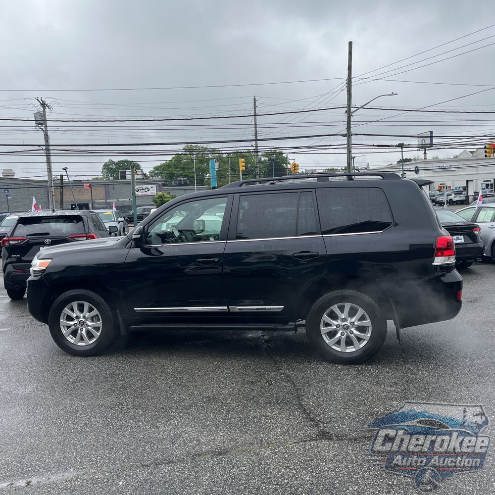 2017 Toyota Land Cruiser Base