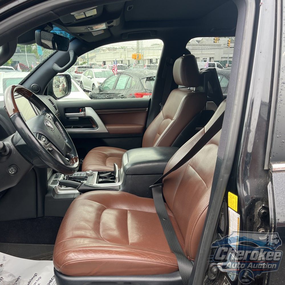 2017 Toyota Land Cruiser Base