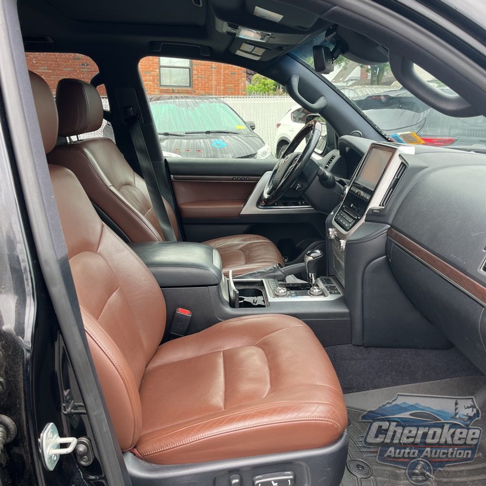 2017 Toyota Land Cruiser Base