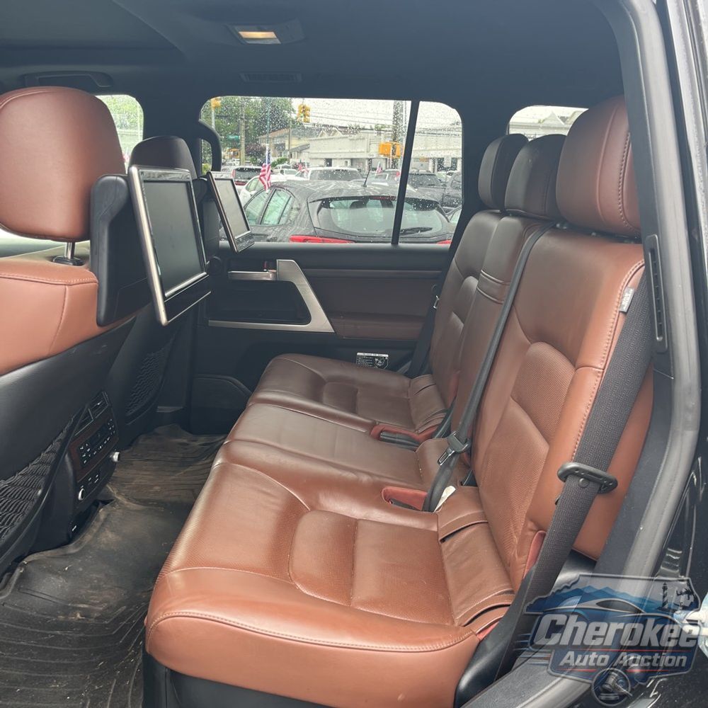 2017 Toyota Land Cruiser Base
