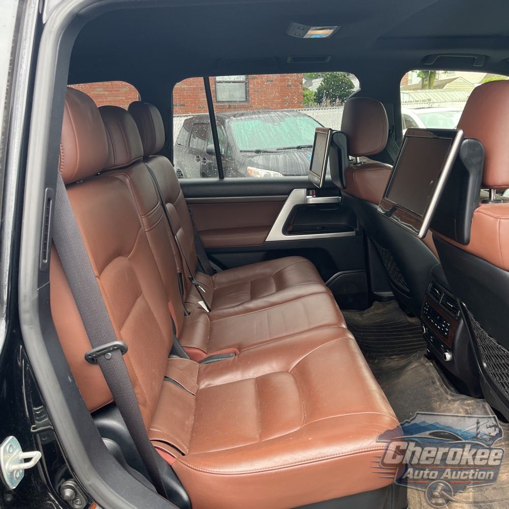 2017 Toyota Land Cruiser Base