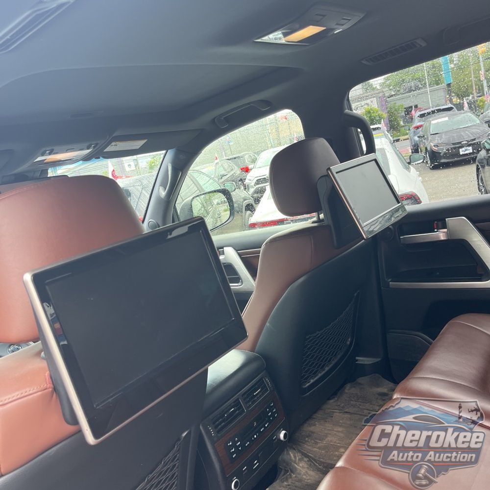 2017 Toyota Land Cruiser Base