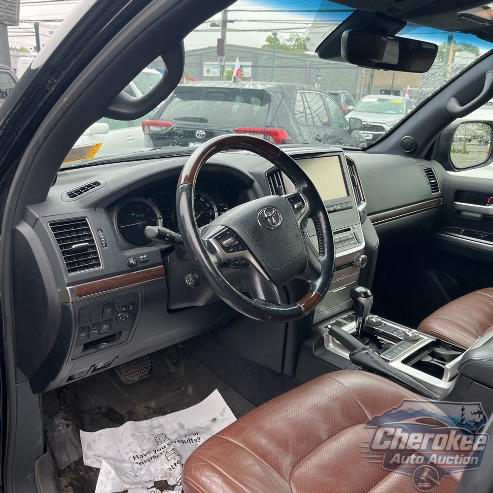 2017 Toyota Land Cruiser Base