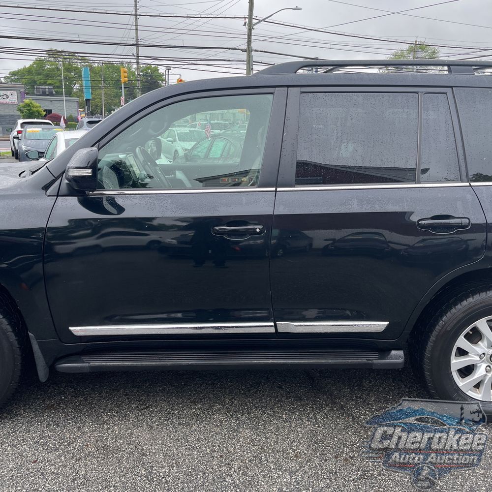 2017 Toyota Land Cruiser Base