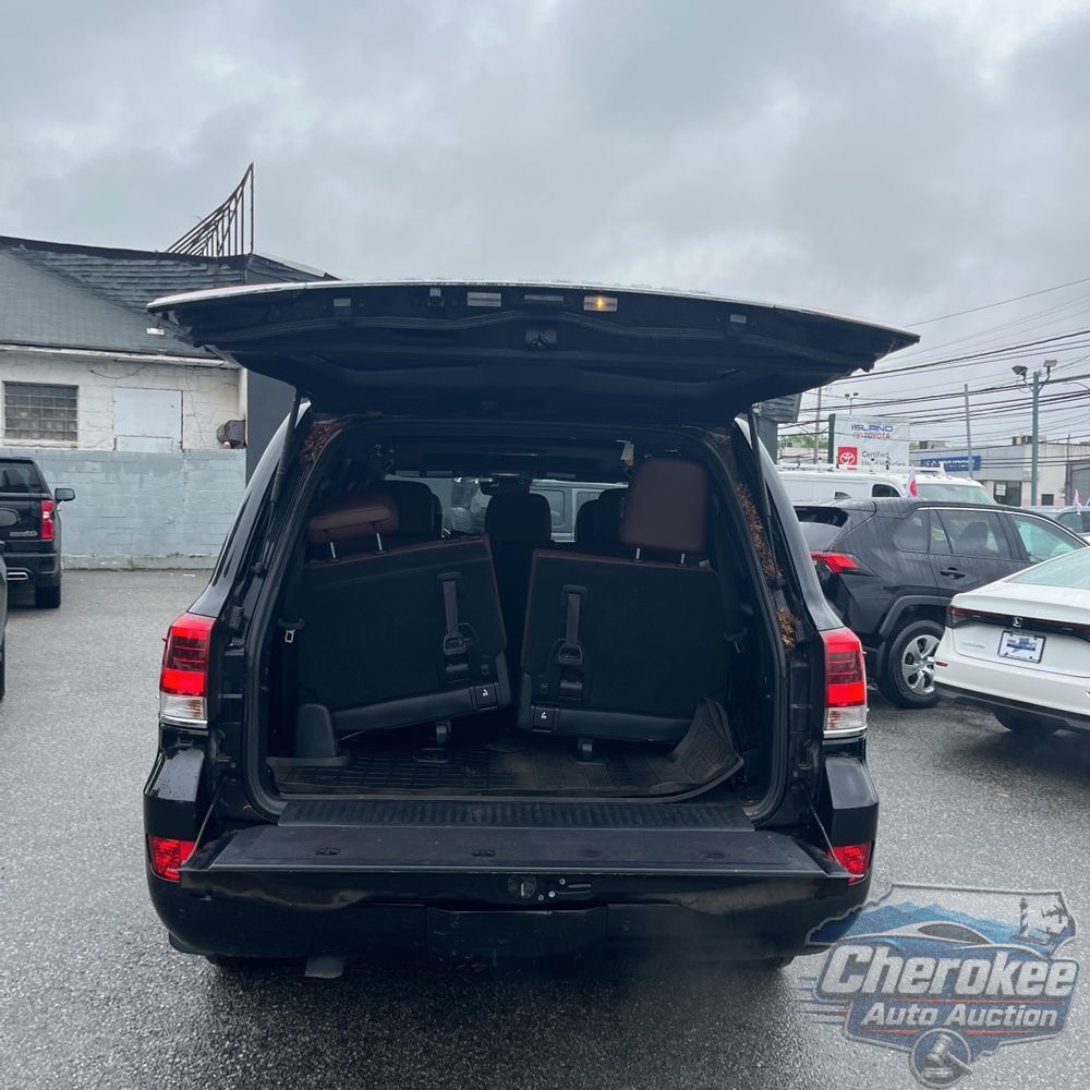 2017 Toyota Land Cruiser Base