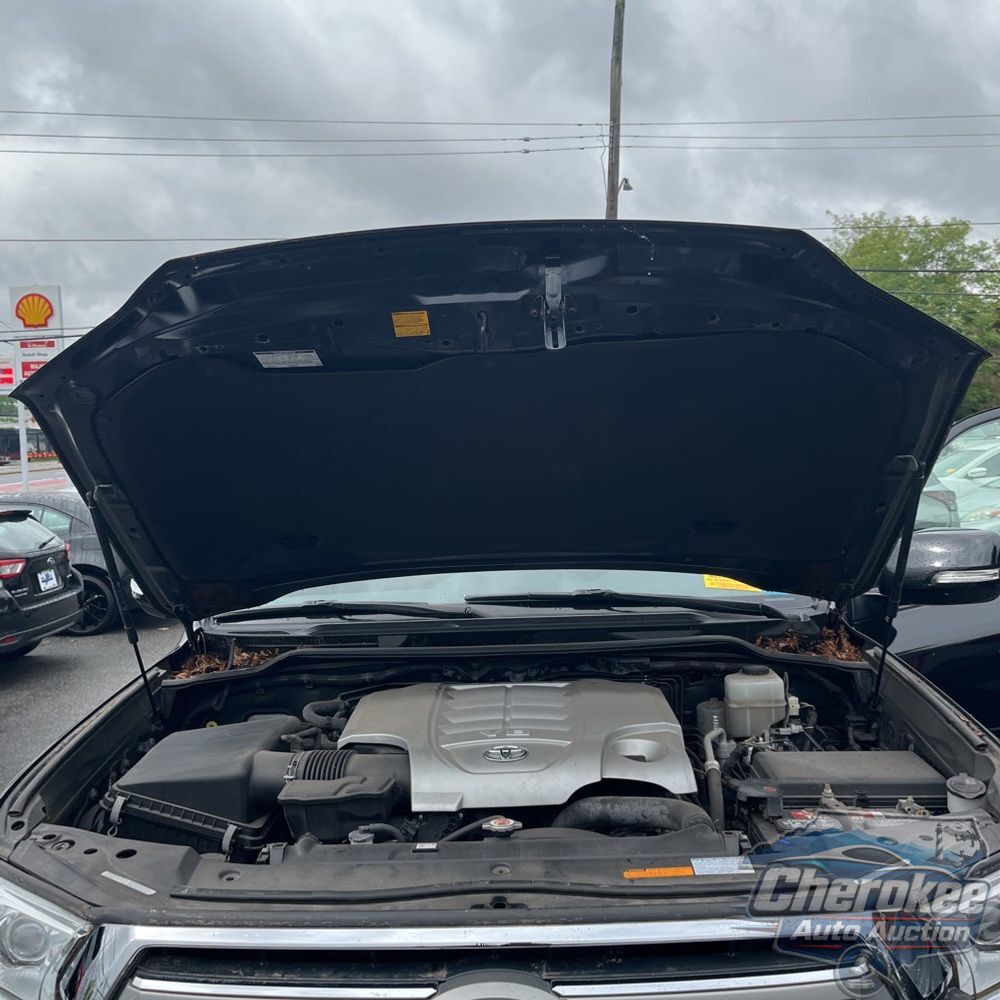 2017 Toyota Land Cruiser Base