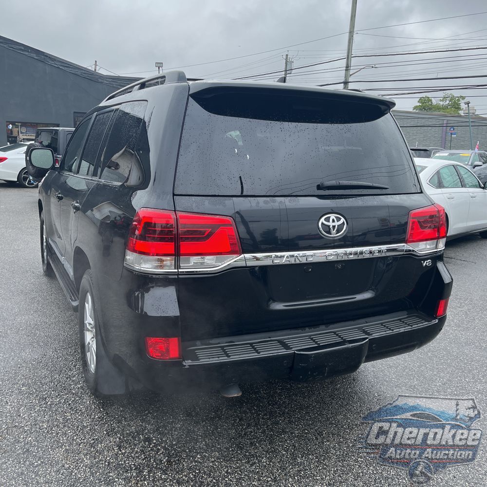 2017 Toyota Land Cruiser Base