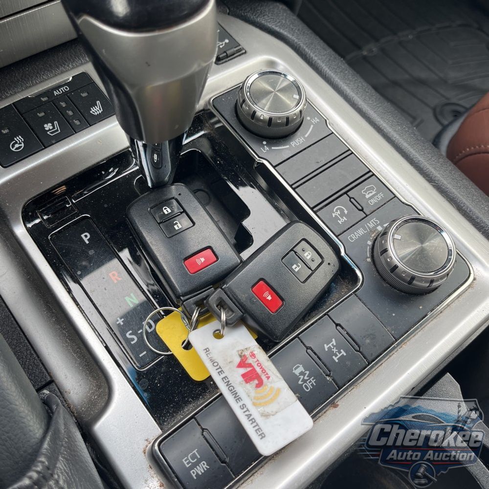 2017 Toyota Land Cruiser Base