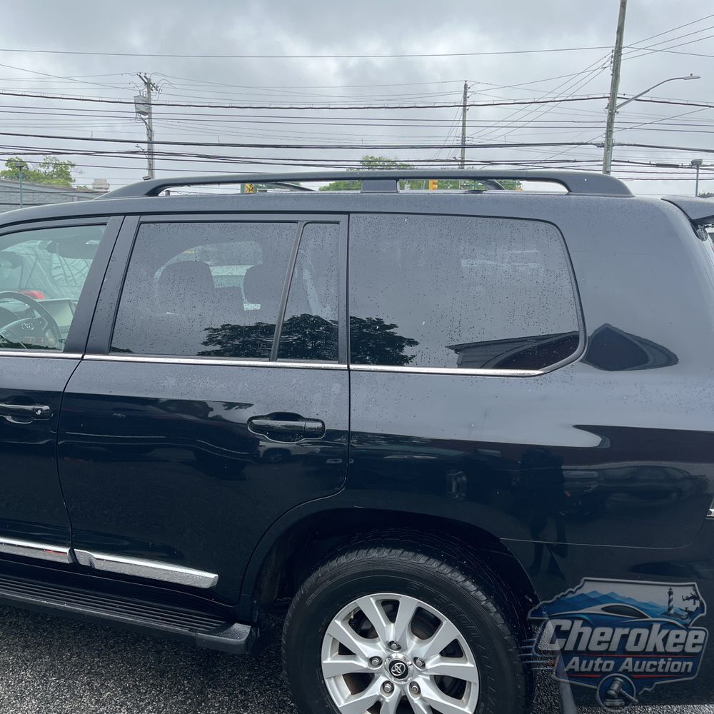 2017 Toyota Land Cruiser Base