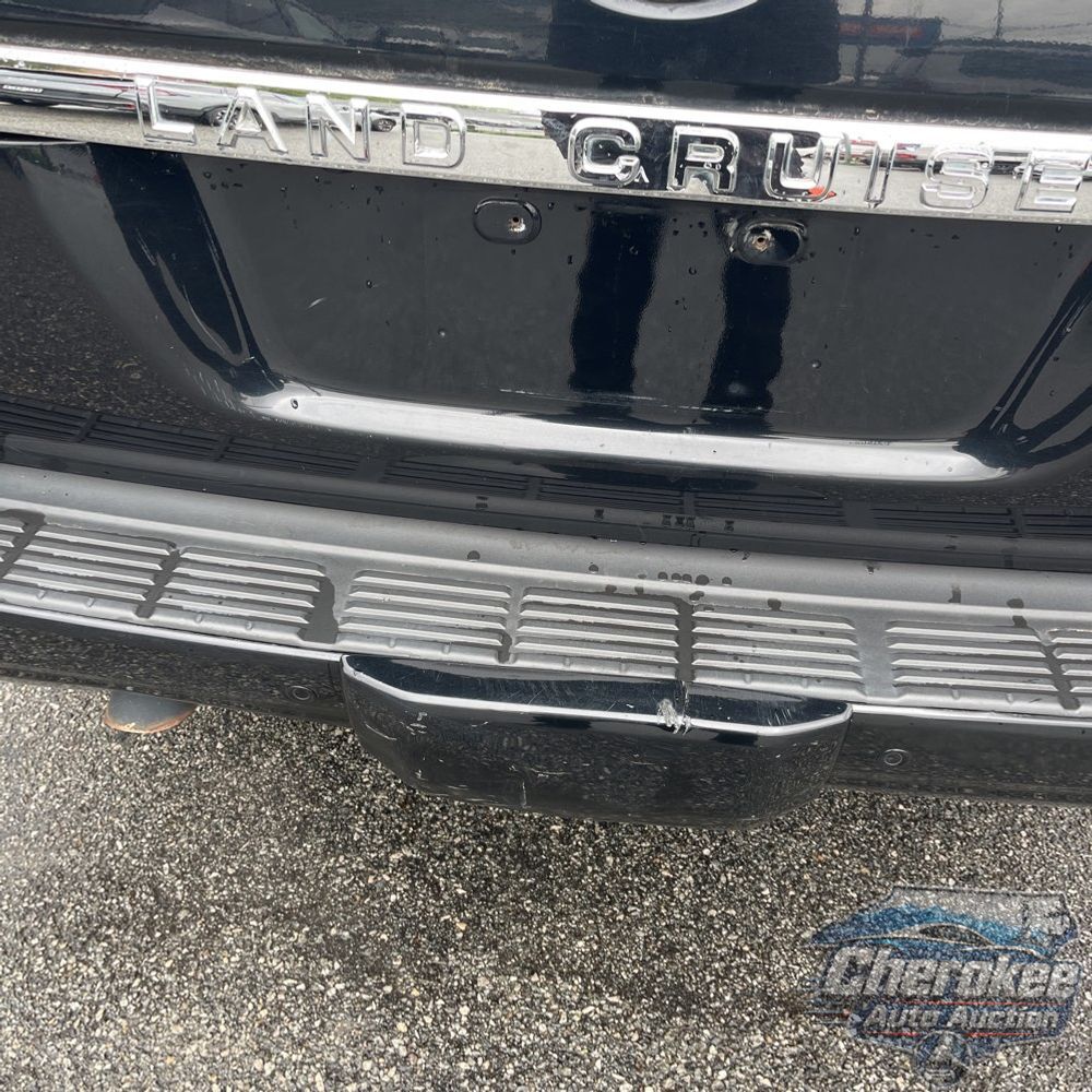 2017 Toyota Land Cruiser Base