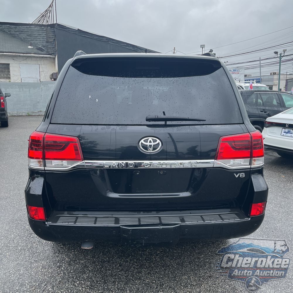 2017 Toyota Land Cruiser Base