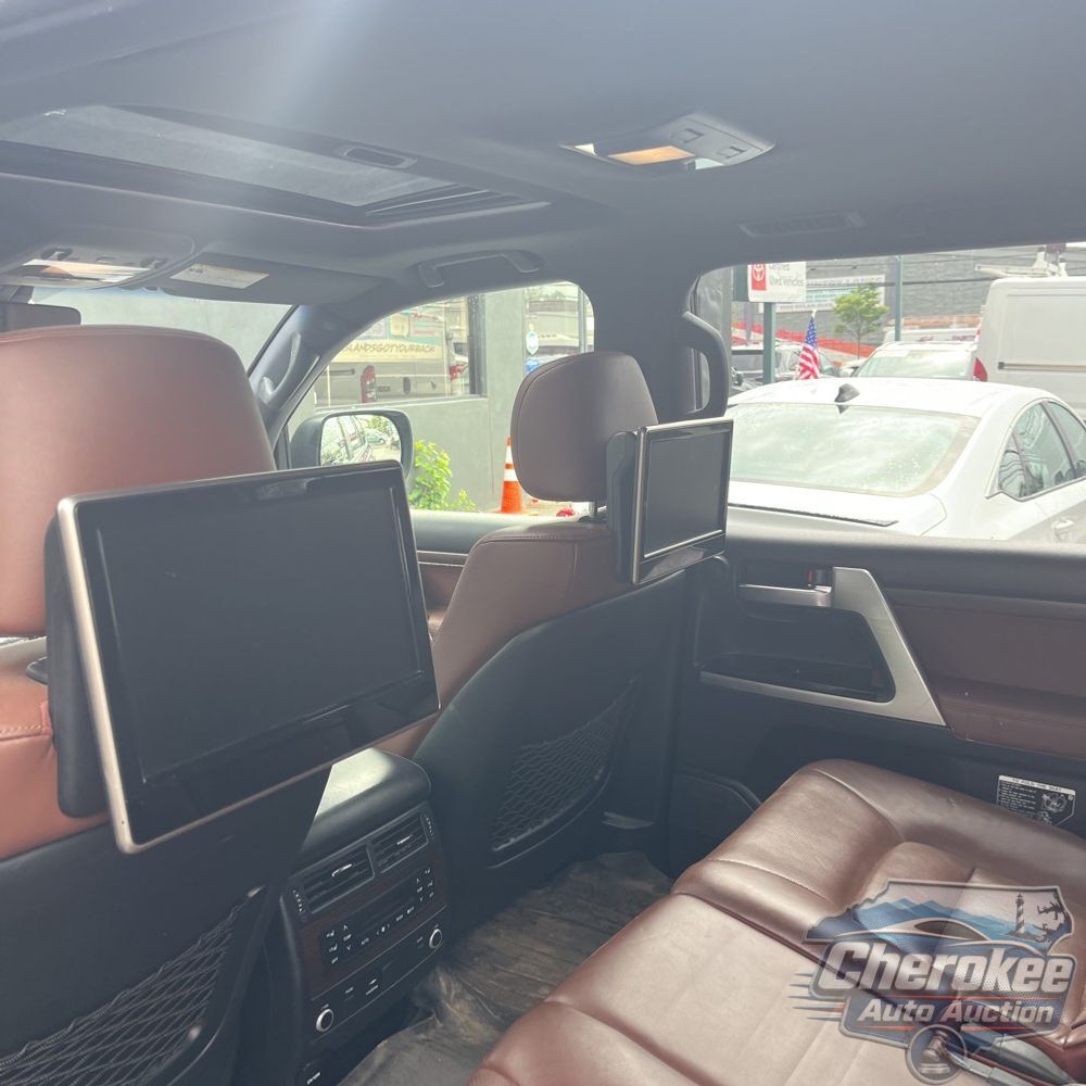 2017 Toyota Land Cruiser Base