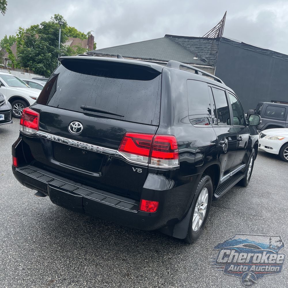 2017 Toyota Land Cruiser Base