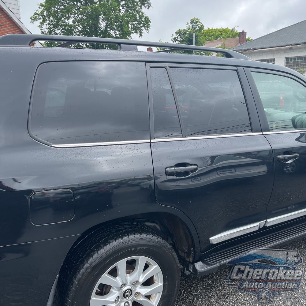 2017 Toyota Land Cruiser Base