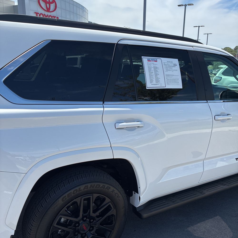 2024 Toyota Sequoia SR5