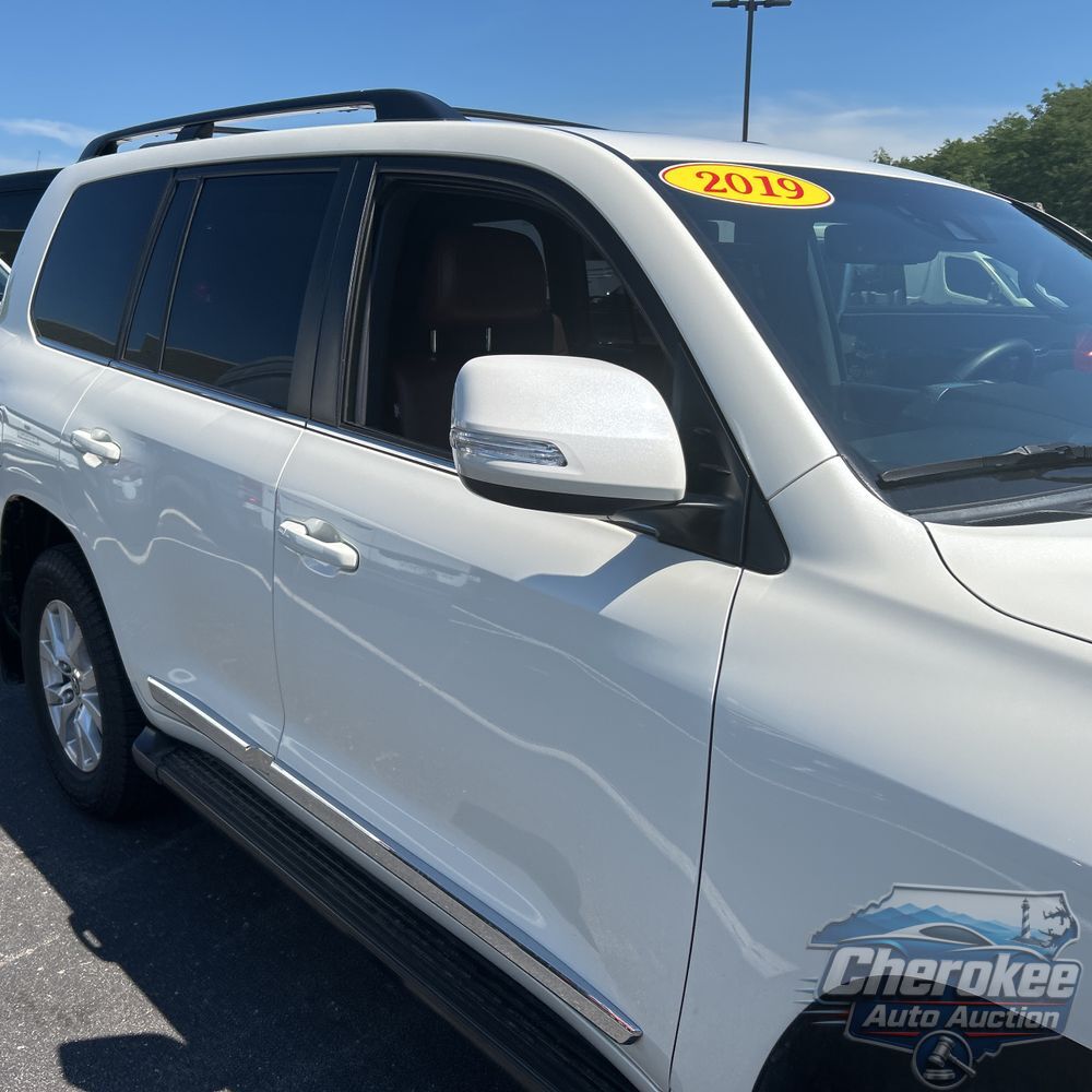 2019 Toyota Land Cruiser Base