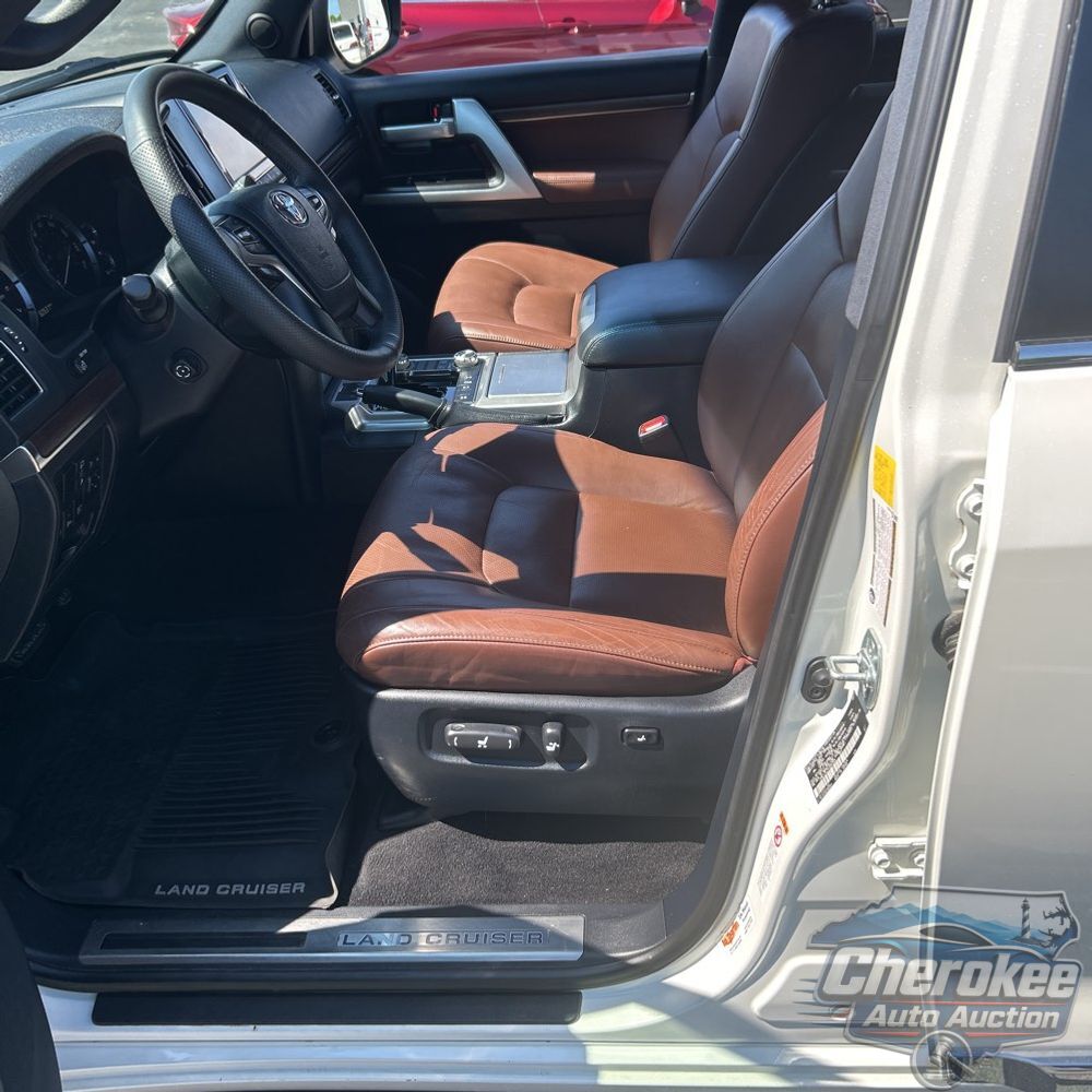 2019 Toyota Land Cruiser Base