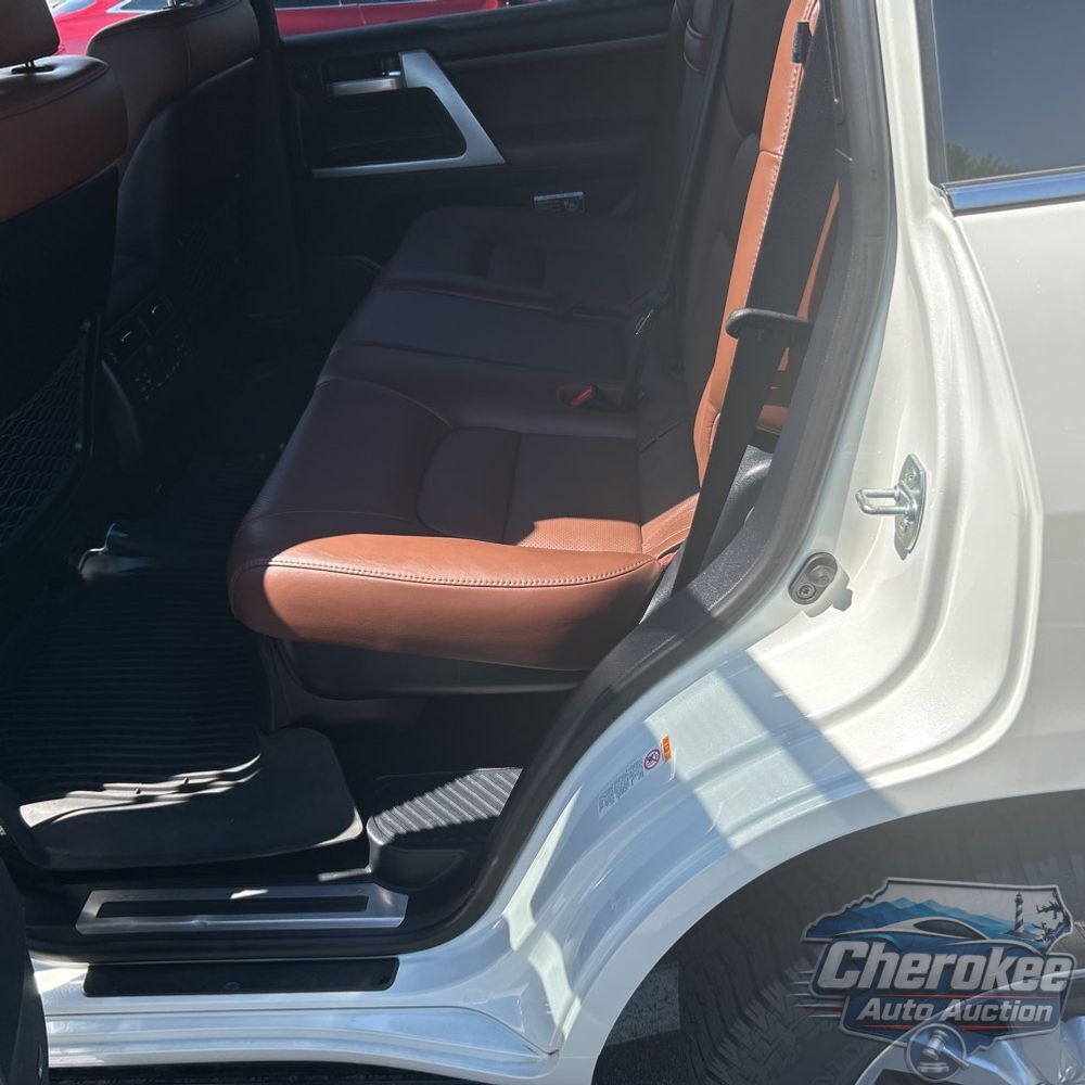 2019 Toyota Land Cruiser Base