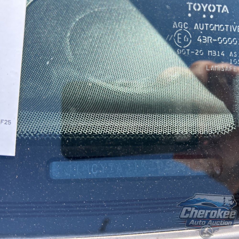 2019 Toyota Land Cruiser Base
