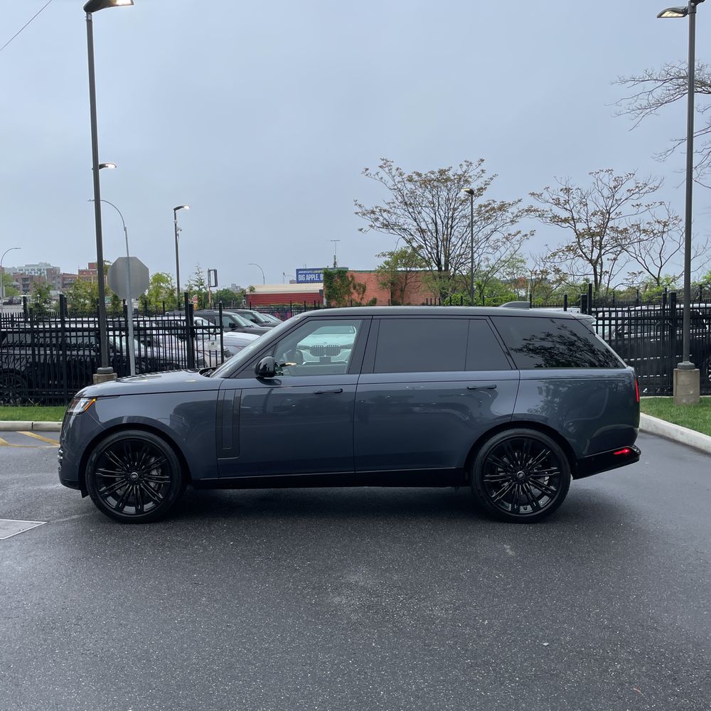 2025 Land Rover Range Rover P400 SE LWB