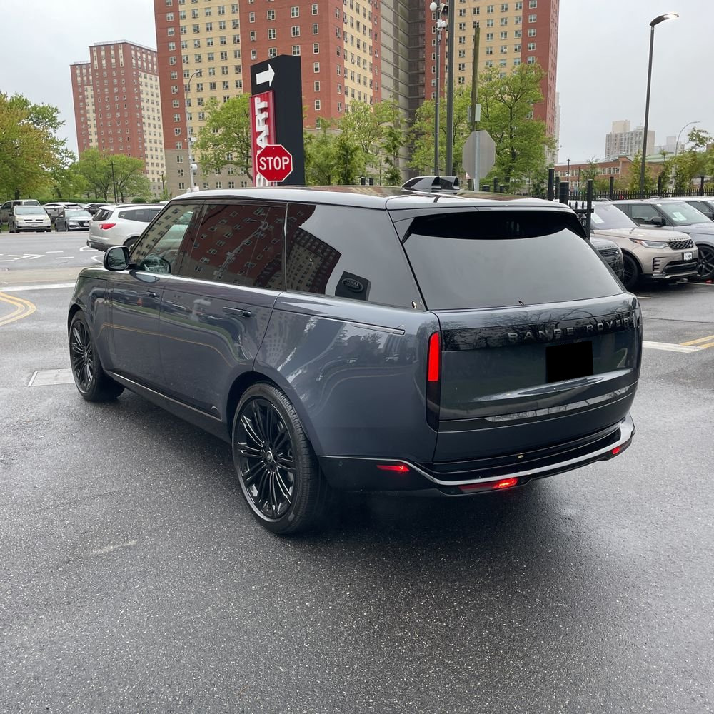 2025 Land Rover Range Rover P400 SE LWB