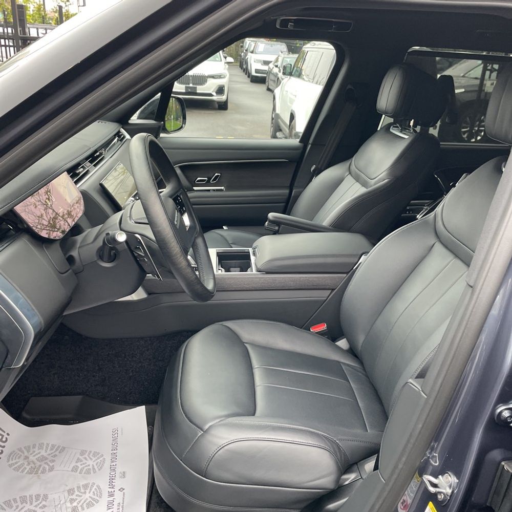 2025 Land Rover Range Rover P400 SE LWB
