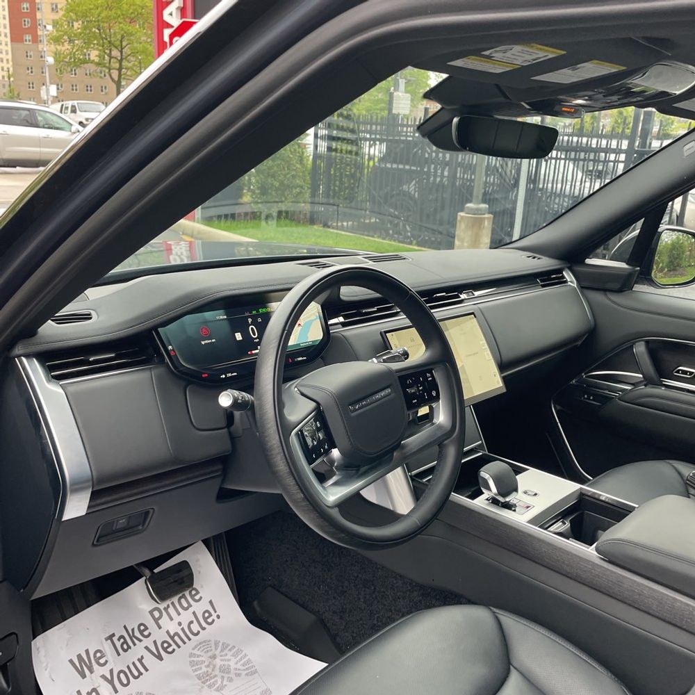 2025 Land Rover Range Rover P400 SE LWB