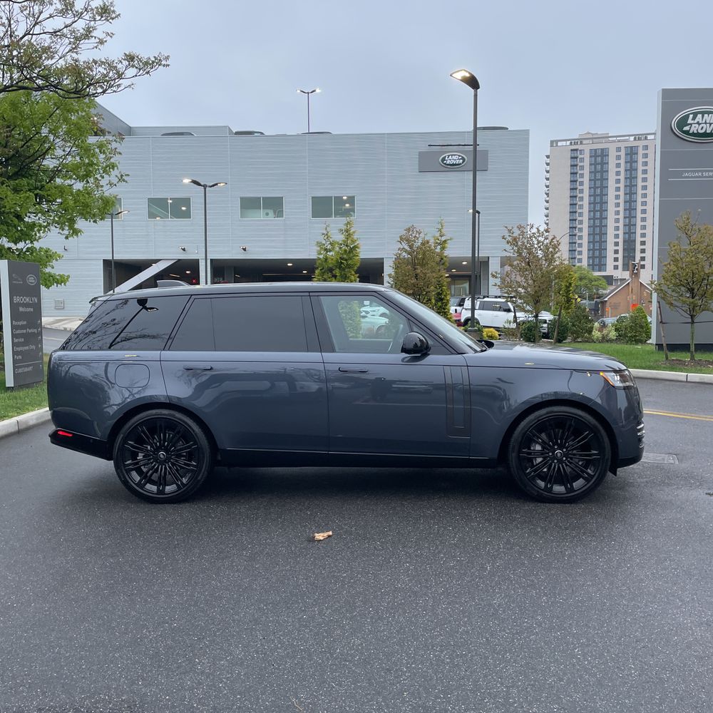 2025 Land Rover Range Rover P400 SE LWB