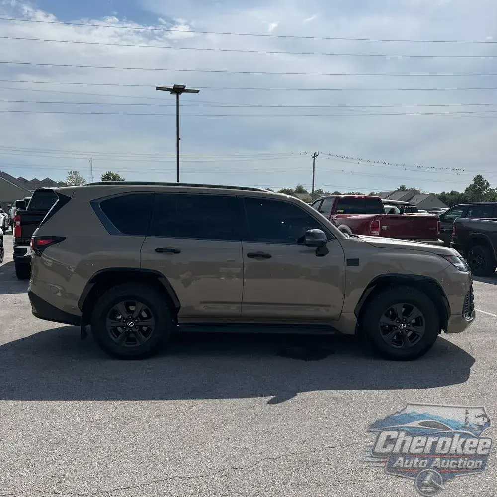 2025 Lexus LX 700h Overtrail